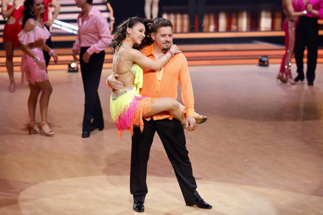 Schlagzeuger Gustav Schäfer (Tokio Hotel) und Tänzerin Anastasia Maruster bei der siebten Tanzshow der 19. Staffel der RTL-Tanzshow Lets Dance im Coloneum. 24.04.2026 NRW Deutschland Copyright: xChristophxHardtx
