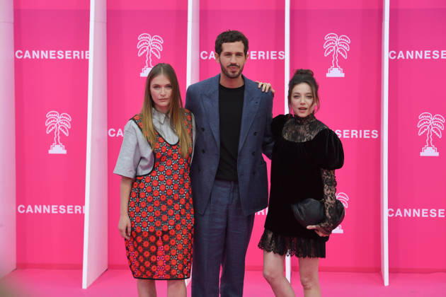 Pink Carpet - The 9th Canneseries International Festival in Cannes, France - 24 Apr 2026 Victor Belmondo, Camille Razat and Zoé Adjani-Vallat attend Day Two of the 9th Canneseries International Festival in Cannes. Pink Carpet - The 9th Canneseries International Festival - Day 2.April 24, 2026 Cannes France Copyright: xGianluigixJoriox xSOPAxImagesx GJorio_24,Pink Canneserie_24194