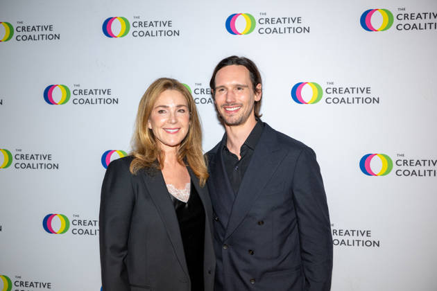 April 24, 2026, Washington, District Of Columbia, USA: WASHINGTON, District of Columbia, USA, 24 April 2026: Peri Gilpin and Cory Michael Smith pose on the red carpet during The Creative Coalition Night Before Dinner ahead of the White House CorrespondentsÃ¢â‚¬â ¢ Dinner weekend at PubKey in Washington, DC, USA. Washington USA - ZUMAk206 20260424_znp_k206_029 Copyright: xMattxKaminskyx