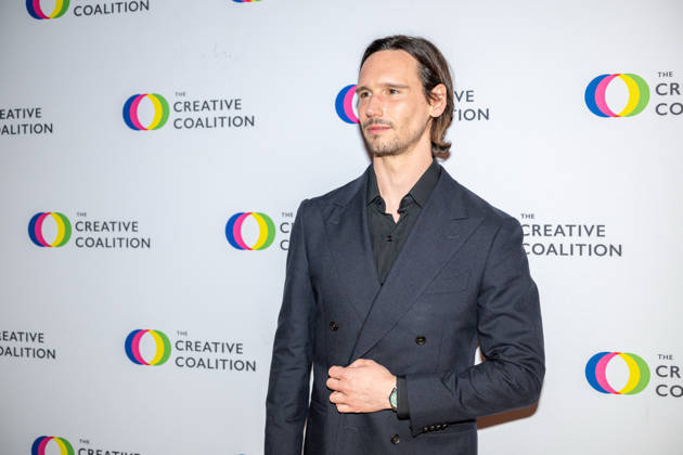 April 24, 2026, Washington, District Of Columbia, USA: WASHINGTON, District of Columbia, USA, 24 April 2026: Cory Michael Smith poses on the red carpet during The Creative Coalition Night Before Dinner ahead of the White House CorrespondentsÃ¢â‚¬â ¢ Dinner weekend at PubKey in Washington, DC, USA. Washington USA - ZUMAk206 20260424_znp_k206_027 Copyright: xMattxKaminskyx