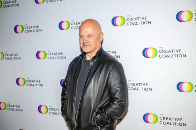 April 24, 2026, Washington, District Of Columbia, USA: WASHINGTON, District of Columbia, USA, 24 April 2026: Michael Chiklis poses on the red carpet during The Creative Coalition Night Before Dinner ahead of the White House CorrespondentsÃ¢â‚¬â ¢ Dinner weekend at PubKey in Washington, DC, USA. Washington USA - ZUMAk206 20260424_znp_k206_036 Copyright: xMattxKaminskyx