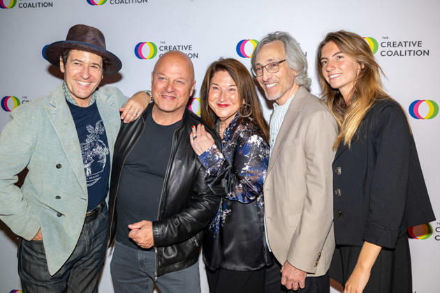April 24, 2026, Washington, District Of Columbia, USA: WASHINGTON, District of Columbia, USA, 24 April 2026: Rob Morrow and Michael Chiklis pose with attendees on the red carpet during The Creative Coalition Night Before Dinner ahead of the White House CorrespondentsÃ¢â‚¬â ¢ Dinner weekend at PubKey in Washington, DC, USA. Washington USA - ZUMAk206 20260424_znp_k206_044 Copyright: xMattxKaminskyx