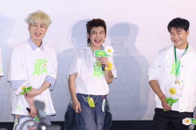 BEIJING, CHINA - APRIL 24: (L-R) Actor Zhang Chi, actor Jiang Long and director Chen Sicheng attend the premiere of Being Towards Death on April 24, 2026 in Beijing, China.  Copyright: xVCGx 111637061815