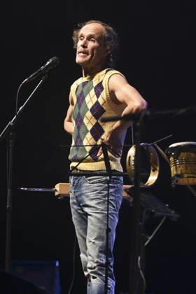 Olaf Schubert mit seinem Programm Jetzt oder now! live in der Swiss Life Hall. Hannover, 24.04.2026