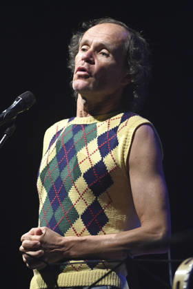 Olaf Schubert mit seinem Programm Jetzt oder now! live in der Swiss Life Hall. Hannover, 24.04.2026