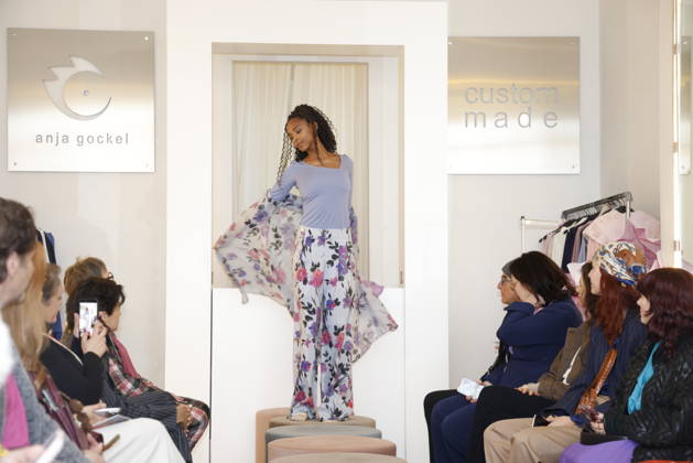 Debora Goulart bei der Anja Gockel Fashion Show Frisches für die Sinne im Showroom Paris 44 by Anja Gockel. Berlin, 10.04.2026 Copyright: xAgenturxMatthiasxWehnertx xR.xduxVinagex