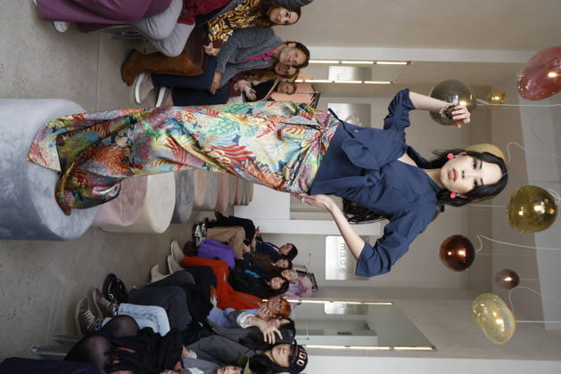 Miho Shiratori bei der Anja Gockel Fashion Show Frisches für die Sinne im Showroom Paris 44 by Anja Gockel. Berlin, 10.04.2026 Copyright: xAgenturxMatthiasxWehnertx xR.xduxVinagex