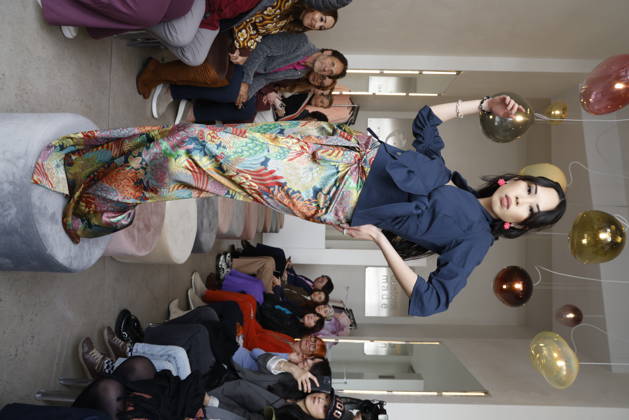 Miho Shiratori bei der Anja Gockel Fashion Show Frisches für die Sinne im Showroom Paris 44 by Anja Gockel. Berlin, 10.04.2026 Copyright: xAgenturxMatthiasxWehnertx xR.xduxVinagex