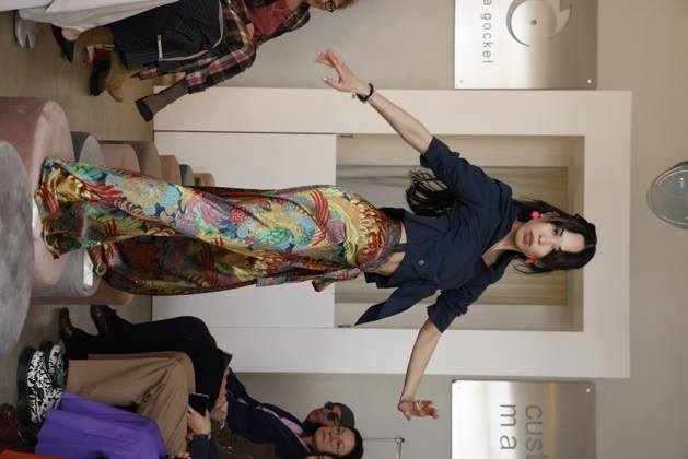 Miho Shiratori bei der Anja Gockel Fashion Show Frisches für die Sinne im Showroom Paris 44 by Anja Gockel. Berlin, 10.04.2026 Copyright: xAgenturxMatthiasxWehnertx xR.xduxVinagex