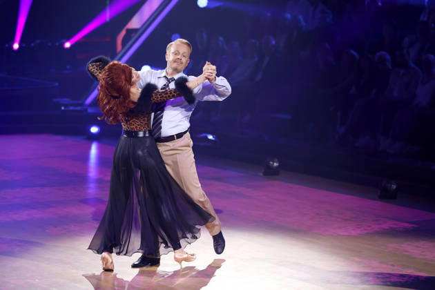 Entertainer Ross Antony und Tänzerin Mariia Maksina im Kostüm als Al und Peggy von Eine schrecklich nette Familie bei der siebten Tanzshow der 19. Staffel der RTL-Tanzshow Lets Dance im Coloneum. Köln, 24.04.2026 NRW Deutschland Copyright: xChristophxHardtx