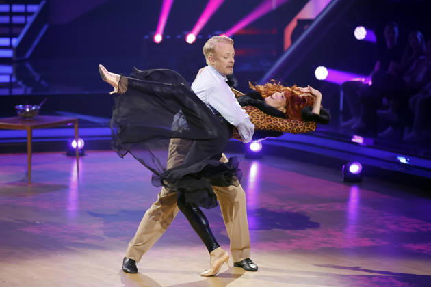 Entertainer Ross Antony und Tänzerin Mariia Maksina im Kostüm als Al und Peggy von Eine schrecklich nette Familie bei der siebten Tanzshow der 19. Staffel der RTL-Tanzshow Lets Dance im Coloneum. Köln, 24.04.2026 NRW Deutschland Copyright: xChristophxHardtx