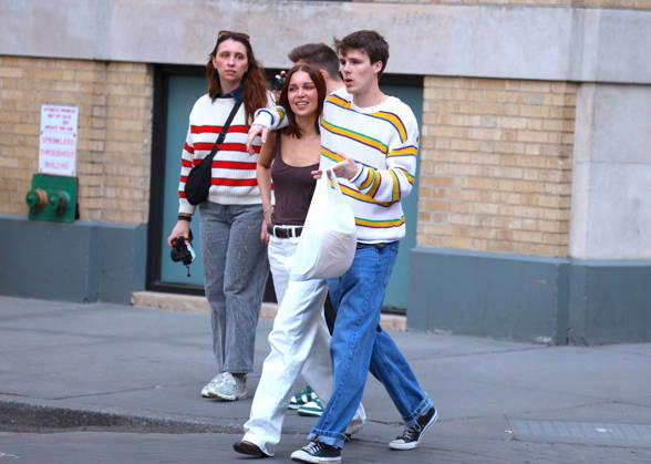 Cruz Beckham and Jackie Apostel Out in New York - NY David and Victoria Beckham s son Cruz Beckham with his girlfriend Jackie Apostel are shopping in Soho, they bought few movie TV series scripts include Friends book in New York, NY, USA on April 24, 2026. Photo by Dylan Travis ABACAPRESS.COM New York NY United States  Copyright: xDylanxTravis ABACAx