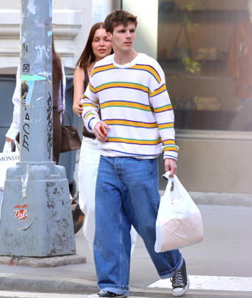 Cruz Beckham and Jackie Apostel Out in New York - NY David and Victoria Beckham s son Cruz Beckham with his girlfriend Jackie Apostel are shopping in Soho, they bought few movie TV series scripts include Friends book in New York, NY, USA on April 24, 2026. Photo by Dylan Travis ABACAPRESS.COM New York NY United States  Copyright: xDylanxTravis ABACAx