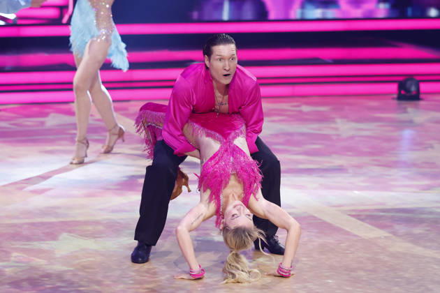 Sängerin Anna-Carina Woitschack und Tänzer Evgeny Vinokurov bei der siebten Tanzshow der 19. Staffel der RTL-Tanzshow Lets Dance im Coloneum. Köln, 24.04.2026 NRW Deutschland Copyright: xChristophxHardtx