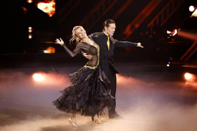 Sängerin Anna-Carina Woitschack und Tänzer Evgeny Vinokurov bei der siebten Tanzshow der 19. Staffel der RTL-Tanzshow Lets Dance im Coloneum. Köln, 24.04.2026 NRW Deutschland Copyright: xChristophxHardtx