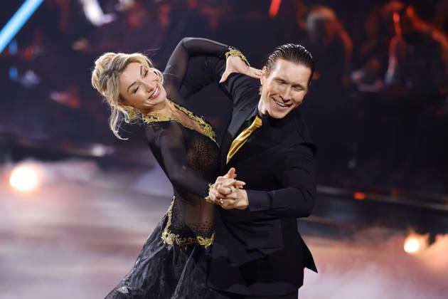 Sängerin Anna-Carina Woitschack und Tänzer Evgeny Vinokurov bei der siebten Tanzshow der 19. Staffel der RTL-Tanzshow Lets Dance im Coloneum. Köln, 24.04.2026 NRW Deutschland Copyright: xChristophxHardtx