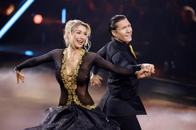 Sängerin Anna-Carina Woitschack und Tänzer Evgeny Vinokurov bei der siebten Tanzshow der 19. Staffel der RTL-Tanzshow Lets Dance im Coloneum. Köln, 24.04.2026 NRW Deutschland Copyright: xChristophxHardtx