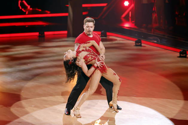 Schlagzeuger Gustav Schäfer (Tokio Hotel) und Tänzerin Anastasia Maruster bei der siebten Tanzshow der 19. Staffel der RTL-Tanzshow Lets Dance im Coloneum. Köln, 24.04.2026 NRW Deutschland Copyright: xChristophxHardtx