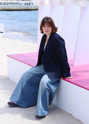 Sophie Marie Larrouy Photocall A Bientôt de te revoir lors de la 9ème édition de CanneSeries sur la plage du Majestic à Cannes le 25 Avril 2026 Denis Guignebourg Bestimage Celebrities on the photocall at the 9th edition of Canneseries in Cannes on 25 04 2026 Cannes France  Copyright: xDenisxGuignebourgx xBestimagexDenisxGuignebourgx xBestimagex