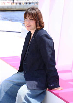 Sophie Marie Larrouy Photocall A Bientôt de te revoir lors de la 9ème édition de CanneSeries sur la plage du Majestic à Cannes le 25 Avril 2026 Denis Guignebourg Bestimage Celebrities on the photocall at the 9th edition of Canneseries in Cannes on 25 04 2026 Cannes France  Copyright: xDenisxGuignebourgx xBestimagexDenisxGuignebourgx xBestimagex