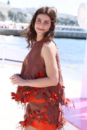 Eugenie Derouand Photocall Paris police 1910 at the 9th edition of CanneSeries on the Majestic beach in Cannes on 25 April 2026 Denis Guignebourg Bestimage Celebrities on the photocall at the 9th edition of Canneseries in Cannes on 25 04 2026 Cannes France  Copyright: xDenisxGuignebourgx xBestimagexDenisxGuignebourgx xBestimagex