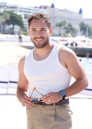Youcef Agal Photocall Demain nous appartient lors de la 9ème édition de CanneSeries sur la plage du Majestic à Cannes le 25 Avril 2026 Denis Guignebourg Bestimage Celebrities on the photocall at the 9th edition of Canneseries in Cannes on 25 04 2026 Cannes France  Copyright: xDenisxGuignebourgx xBestimagexDenisxGuignebourgx xBestimagex