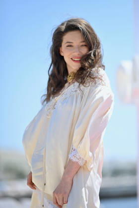 9th Cannes Series - Le Rouge Et Le Noir Photocall. FC CANNES, FRANCE - APRIL 25 Zoe Adjani-Vallat attends the Le Rouge Et Le Noir Photocall at the 9th Canneseries International Festival on April 25, 2026 in Cannes, France. Photo by Franck Castel ABACAPRESS.COM Cannes France  Copyright: xCastelxFranck ABACAx