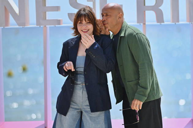 9th Cannes Series - A Bientot De Te Revoir Photocall. FC CANNES, FRANCE - APRIL 25 Sophie-Marie Larrouy and Eric Judor attends the A Bientot De Te Revoir Photocall at the 9th Canneseries International Festival on April 25, 2026 in Cannes, France. Photo by Franck Castel ABACAPRESS.COM Cannes France  Copyright: xCastelxFranck ABACAx