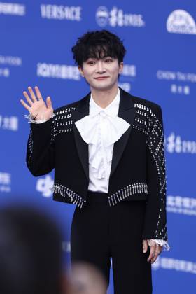 BEIJING, CHINA - APRIL 25: Singer Charlie Zhou Shen attends the closing ceremony of the 16th Beijing International Film Festival on April 25, 2026 in Beijing, China.  Copyright: xChinaxNewsxServicex 111637258641