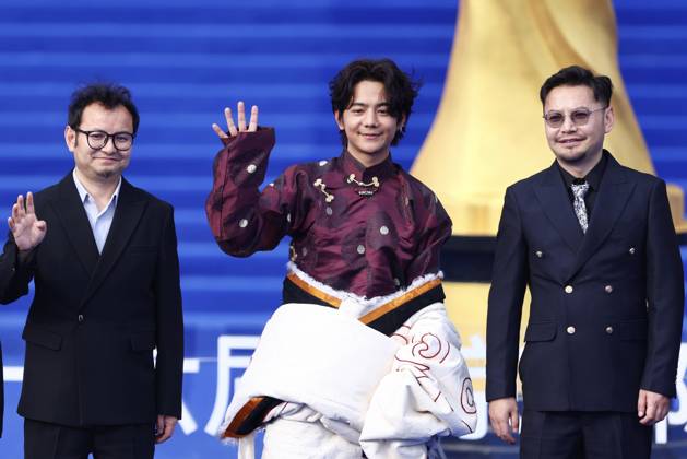 BEIJING, CHINA - APRIL 25: Internet celebrity Tamdrin (C), also known as Ding Zhen, attends the closing ceremony of the 16th Beijing International Film Festival on April 25, 2026 in Beijing, China.  Copyright: xChinaxNewsxServicex 111637258688