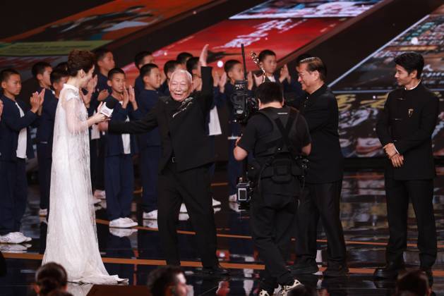 BEIJING, CHINA - APRIL 25: Martial arts choreographer and film director Yuen Woo-ping receives the Lifetime Achievement Award at the closing ceremony of the 16th Beijing International Film Festival on April 25, 2026 in Beijing, China.  Copyright: xVCGx 111637275942
