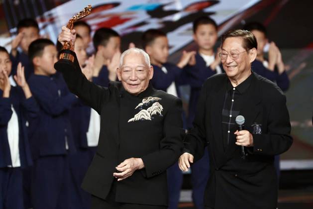 BEIJING, CHINA - APRIL 25: Martial arts choreographer and film director Yuen Woo-ping (L) receives the Lifetime Achievement Award at the closing ceremony of the 16th Beijing International Film Festival on April 25, 2026 in Beijing, China.  Copyright: xChinaxNewsxServicex 111637288221