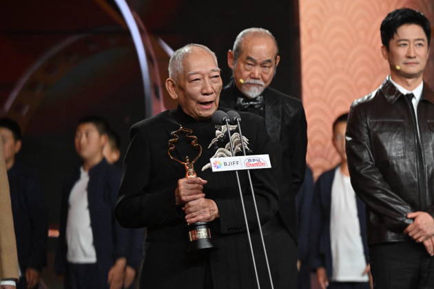 BEIJING, CHINA - APRIL 25: Martial arts choreographer and film director Yuen Woo-ping receives the Lifetime Achievement Award at the closing ceremony of the 16th Beijing International Film Festival on April 25, 2026 in Beijing, China.  Copyright: xVCGx 111637296123