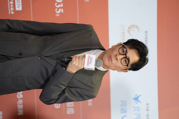 BEIJING, CHINA - APRIL 25: Actor Yu Hewei poses with the Best Actor Award at back stage at the closing ceremony of the 16th Beijing International Film Festival on April 25, 2026 in Beijing, China.  Copyright: xVCGx 111637278512
