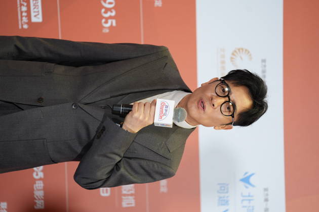 BEIJING, CHINA - APRIL 25: Actor Yu Hewei poses with the Best Actor Award at back stage at the closing ceremony of the 16th Beijing International Film Festival on April 25, 2026 in Beijing, China.  Copyright: xVCGx 111637278544