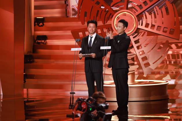 BEIJING, CHINA - APRIL 25: Actor Duan Yihong and actor Zhang Yi present the Best Actor Award to actor Yu Hewei at the closing ceremony of the 16th Beijing International Film Festival on April 25, 2026 in Beijing, China.  Copyright: xVCGx 111637271922