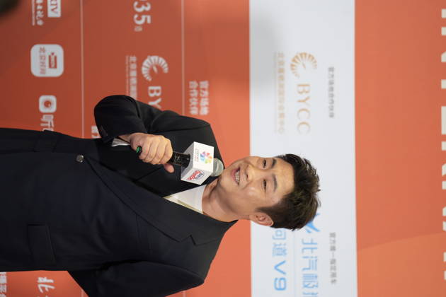 BEIJING, CHINA - APRIL 25: Actor Qiao Shan, who wins the Best Supporting Actor Award, receives interview at back stage at the closing ceremony of the 16th Beijing International Film Festival on April 25, 2026 in Beijing, China.  Copyright: xVCGx 111637279004