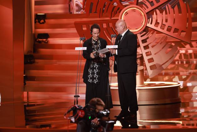 BEIJING, CHINA - APRIL 25: Vietnamese-born French filmmaker Tran Anh Hung (L) and director Cai Shangjun present the Best Director Award to Mike van Diem at the closing ceremony of the 16th Beijing International Film Festival on April 25, 2026 in Beijing, China.  Copyright: xVCGx 111637275242