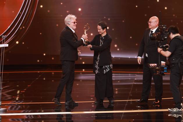 BEIJING, CHINA - APRIL 25: Mike van Diem (L) receives the Best Director Award at the closing ceremony of the 16th Beijing International Film Festival on April 25, 2026 in Beijing, China.  Copyright: xVCGx 111637275877