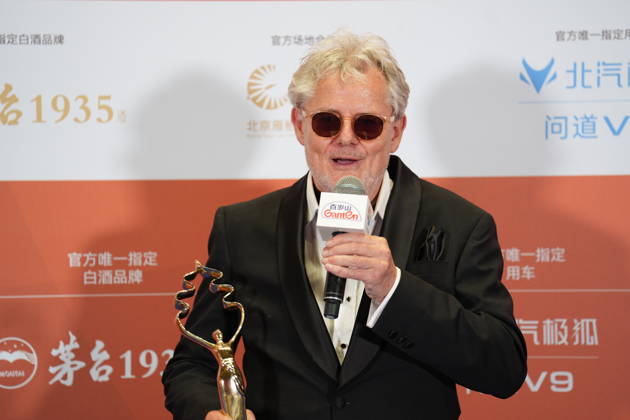 BEIJING, CHINA - APRIL 25: Mike van Diem poses with the Best Director Award at back stage at the closing ceremony of the 16th Beijing International Film Festival on April 25, 2026 in Beijing, China.  Copyright: xVCGx 111637278652