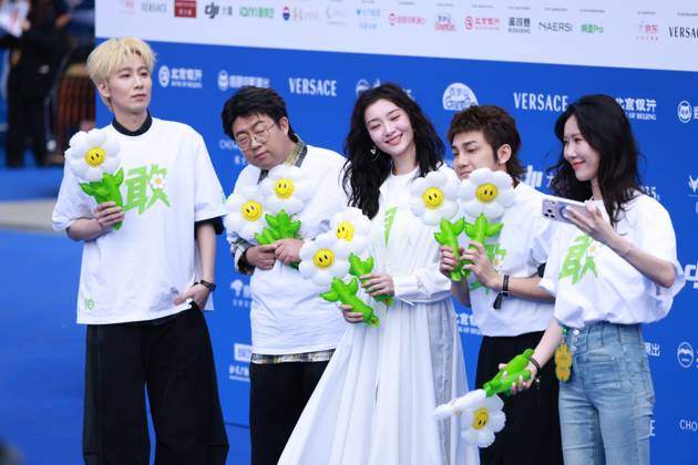 BEIJING, CHINA - APRIL 25: Actor Zhang Chi (L1), actress Qi Xi (L3) and actor Jiang Long (L4) attend the closing ceremony of the 16th Beijing International Film Festival on April 25, 2026 in Beijing, China.  Copyright: xVCGx 111637235529