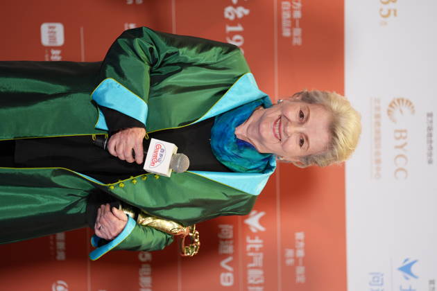 BEIJING, CHINA - APRIL 25: Brenda Blethyn poses with the Best Actress Award at back stage at the closing ceremony of the 16th Beijing International Film Festival on April 25, 2026 in Beijing, China.  Copyright: xVCGx 111637278701