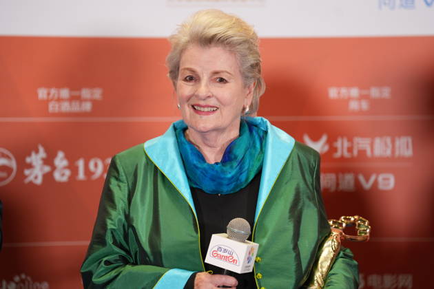 BEIJING, CHINA - APRIL 25: Brenda Blethyn poses with the Best Actress Award at back stage at the closing ceremony of the 16th Beijing International Film Festival on April 25, 2026 in Beijing, China.  Copyright: xVCGx 111637278713