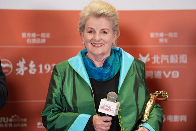 BEIJING, CHINA - APRIL 25: Brenda Blethyn poses with the Best Actress Award at back stage at the closing ceremony of the 16th Beijing International Film Festival on April 25, 2026 in Beijing, China.  Copyright: xVCGx 111637278717