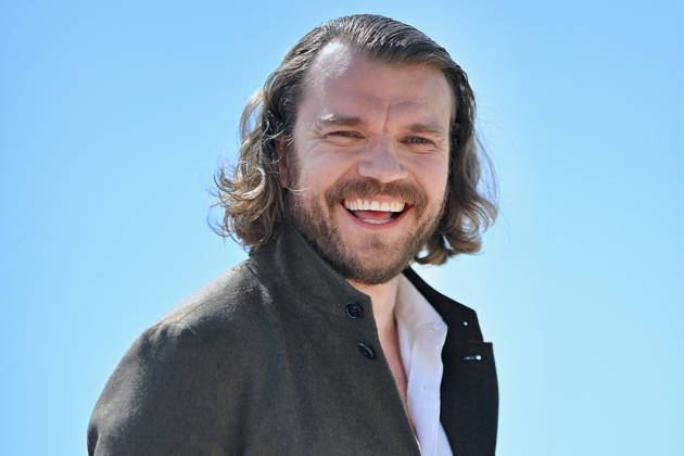9th Cannes Series - Snake Killer Photocall. FC CANNES, FRANCE - APRIL 25 Pilou Asbæk attends the Snake Killer Photocall at the 9th Canneseries International Festival at Plage Du Majestic on April 25, 2026 in Cannes, France. Photo by Franck Castel ABACAPRESS.COM Cannes France  Copyright: xCastelxFranck ABACAx