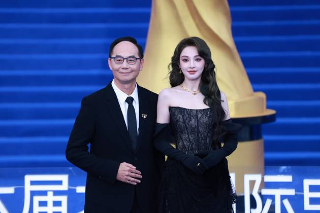 BEIJING, CHINA - APRIL 25: Actress Peng Xiaoran (R) attends the closing ceremony of the 16th Beijing International Film Festival on April 25, 2026 in Beijing, China.  Copyright: xVCGx 111637293754
