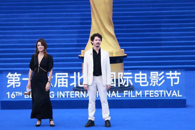 BEIJING, CHINA - APRIL 25: Actress Marina Person and director Gabe Klinger attend the closing ceremony of the 16th Beijing International Film Festival on April 25, 2026 in Beijing, China.  Copyright: xVCGx 111637238043