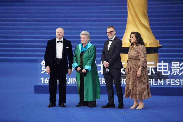 BEIJING, CHINA - APRIL 25: Director Paul Andrew Williams, producer Marie-Elena Dyche, actress Brenda Blethyn, actor Jason Watkins attend the closing ceremony of the 16th Beijing International Film Festival on April 25, 2026 in Beijing, China.  Copyright: xVCGx 111637232639