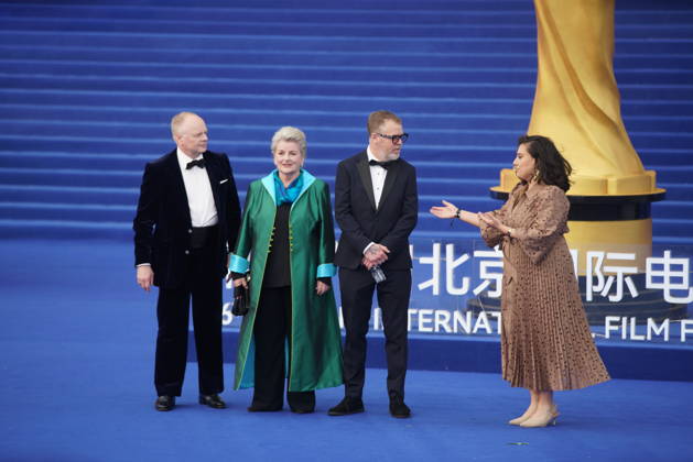 BEIJING, CHINA - APRIL 25: Director Paul Andrew Williams, producer Marie-Elena Dyche, actress Brenda Blethyn, actor Jason Watkins attend the closing ceremony of the 16th Beijing International Film Festival on April 25, 2026 in Beijing, China.  Copyright: xVCGx 111637232641