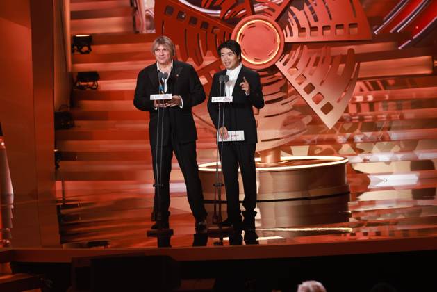 BEIJING, CHINA - APRIL 25: English composer Simon Franglen and pianist Lang Lang present the Best Music Award to Sten Sheripov at the closing ceremony of the 16th Beijing International Film Festival on April 25, 2026 in Beijing, China.  Copyright: xVCGx 111637269665